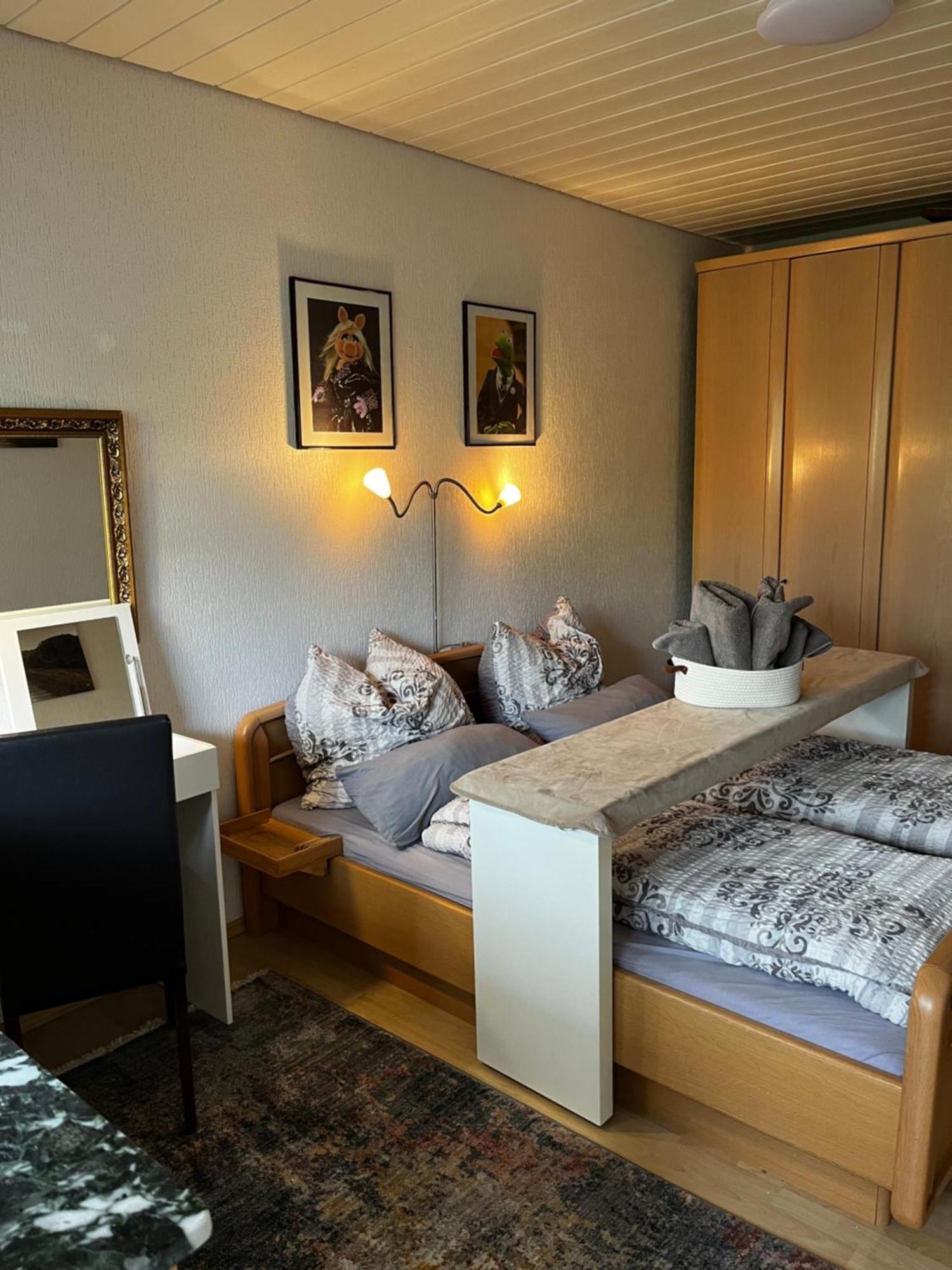 Gemuetliche, Ganze Wohnung In Ruhiger, Zentraler Lage Леверкузен Экстерьер фото