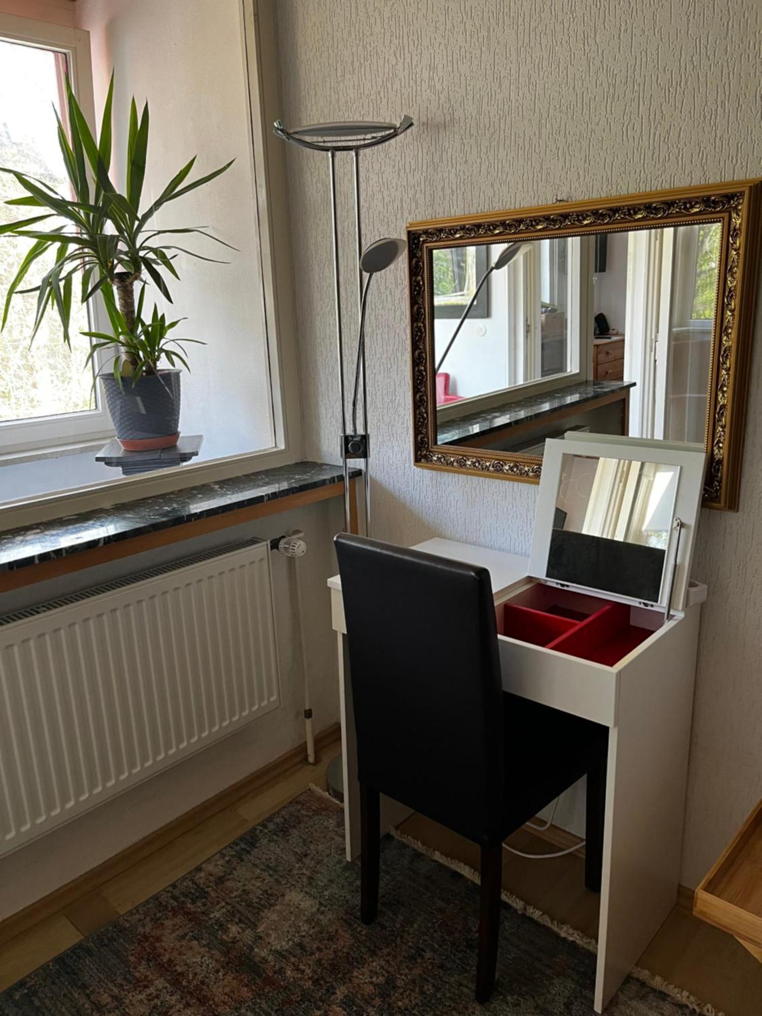 Gemuetliche, Ganze Wohnung In Ruhiger, Zentraler Lage Леверкузен Экстерьер фото